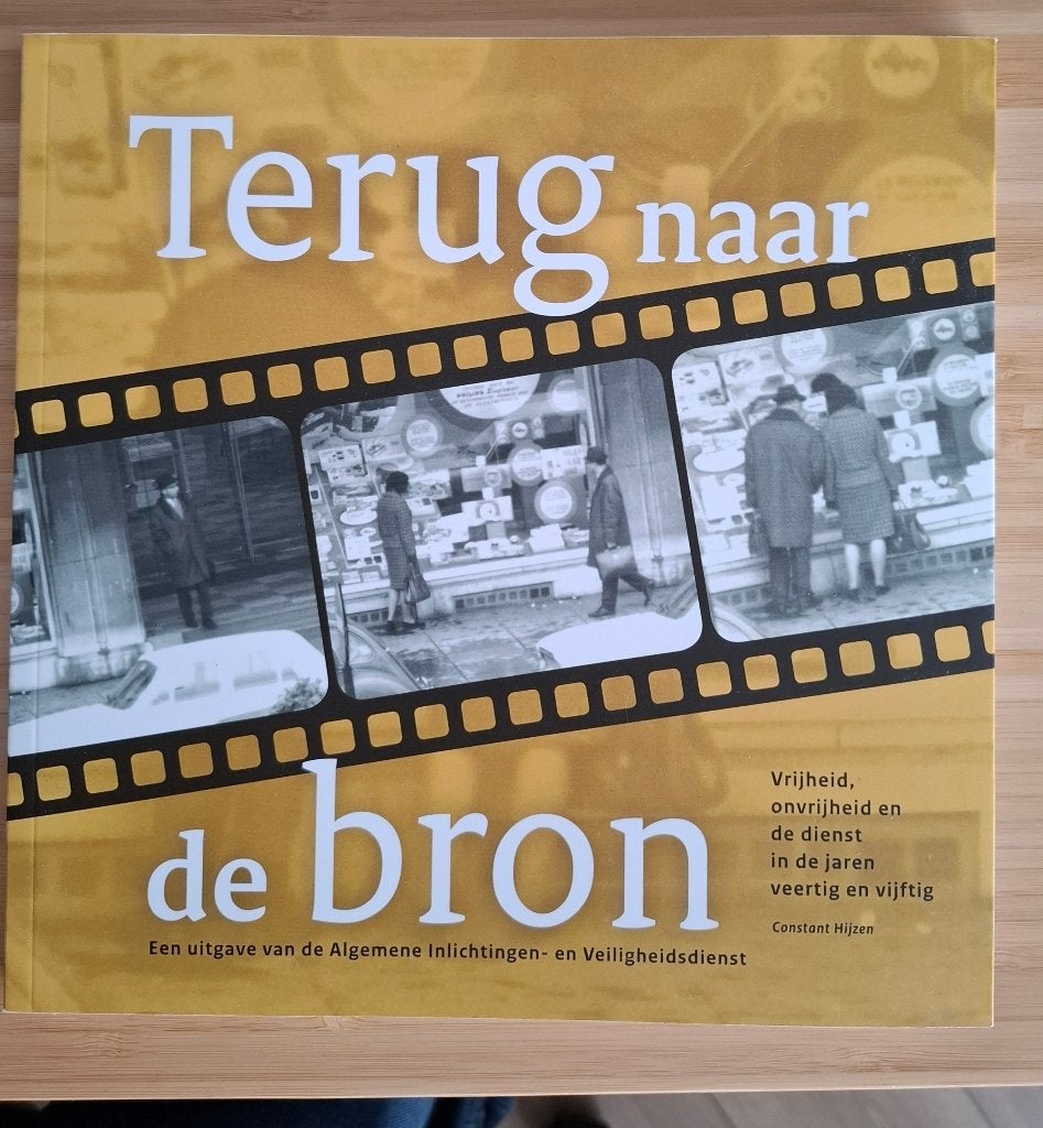 AIVD Terug naar de bron - 75 jaar, Ophalen of Verzenden, 20e eeuw of later, Zo goed als nieuw
