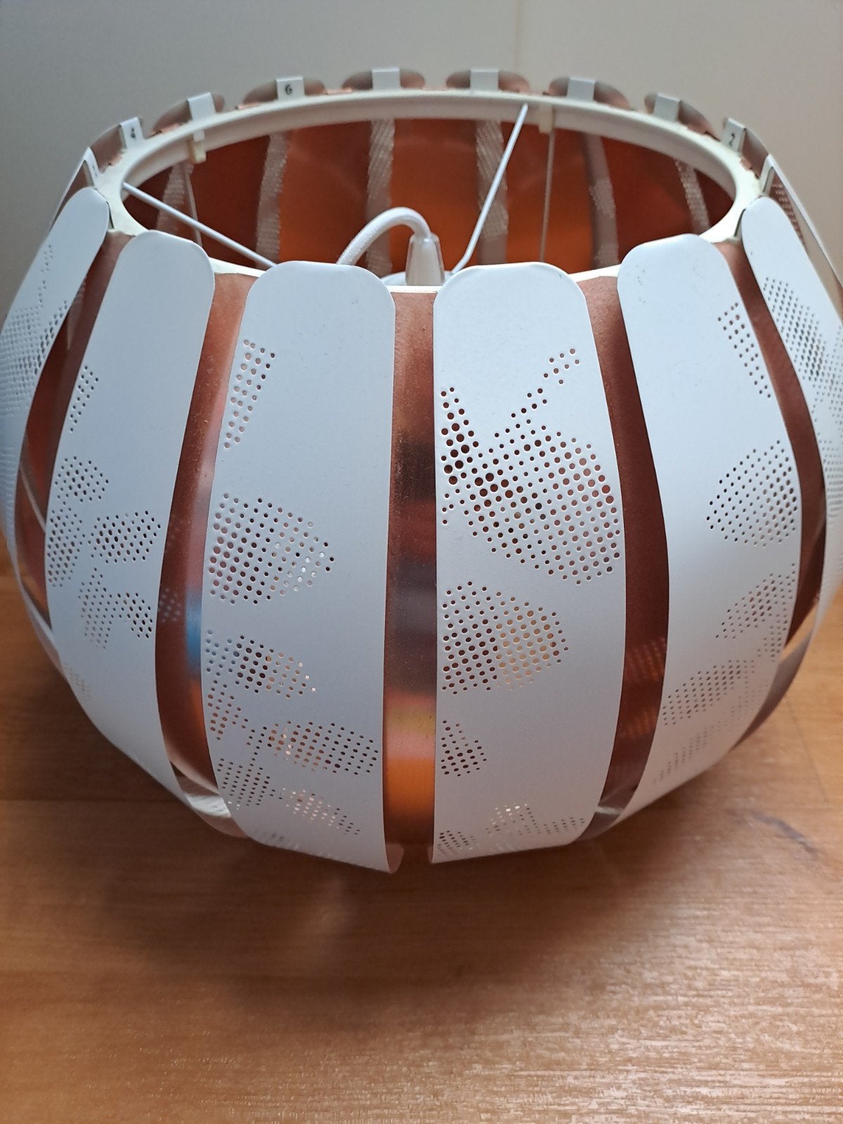 IKEA Plafondlamp Wit/Koper met Spaarlamp, Huis en Inrichting, Lampen | Hanglampen, Ophalen, Gebruikt, Modern, Industrieel, Minimalistisch