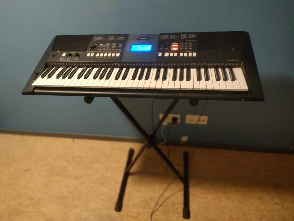 Keyboard yamaha, Muziek en Instrumenten, Keyboards, Ophalen, Yamaha, Zo goed als nieuw, Met standaard