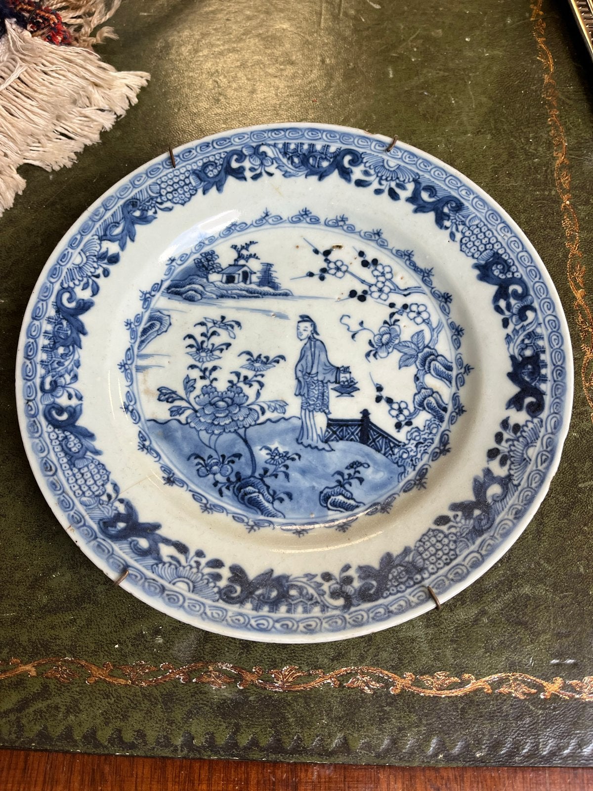 Oud Chinees bord 23,5 cm met beschadigingen, Antiek en Kunst, Ophalen of Verzenden