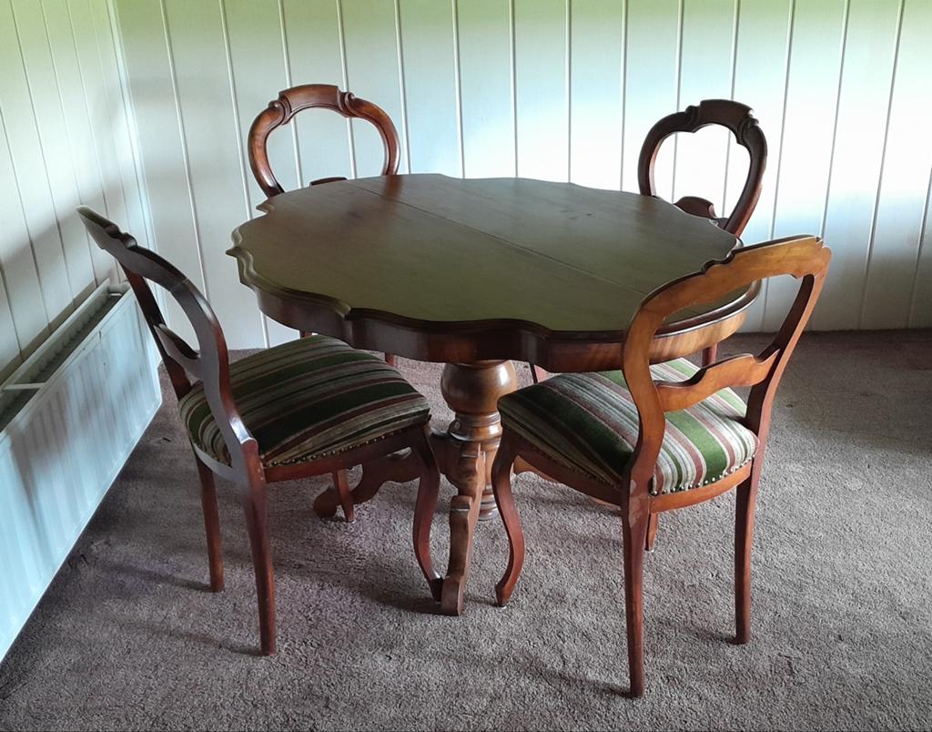 Biedemeier tafel met 4 stoelen in goede staat, Antiek en Kunst, Antiek | Meubels | Tafels, Ophalen of Verzenden
