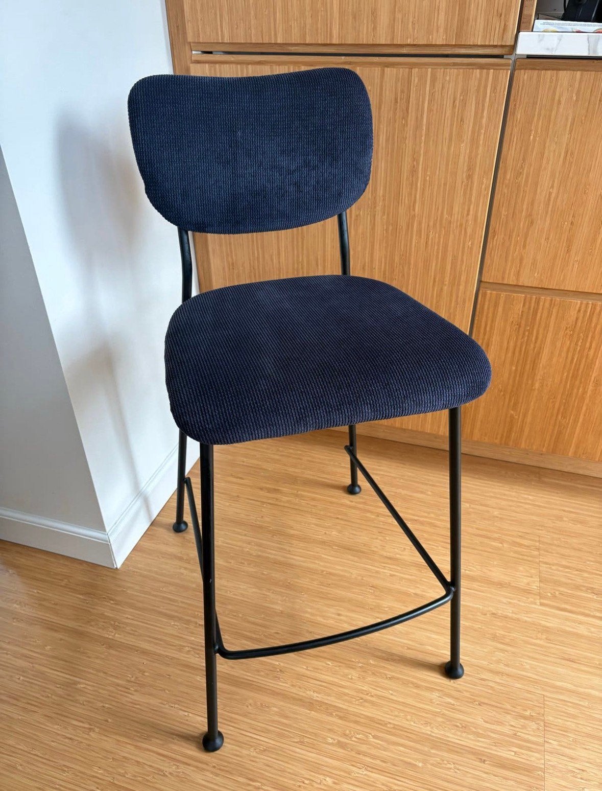 Barkruk Zuiver Benson 65 cm zithoogte blauw, Ophalen, Met voetsteun, 60 tot 90 cm, Zo goed als nieuw