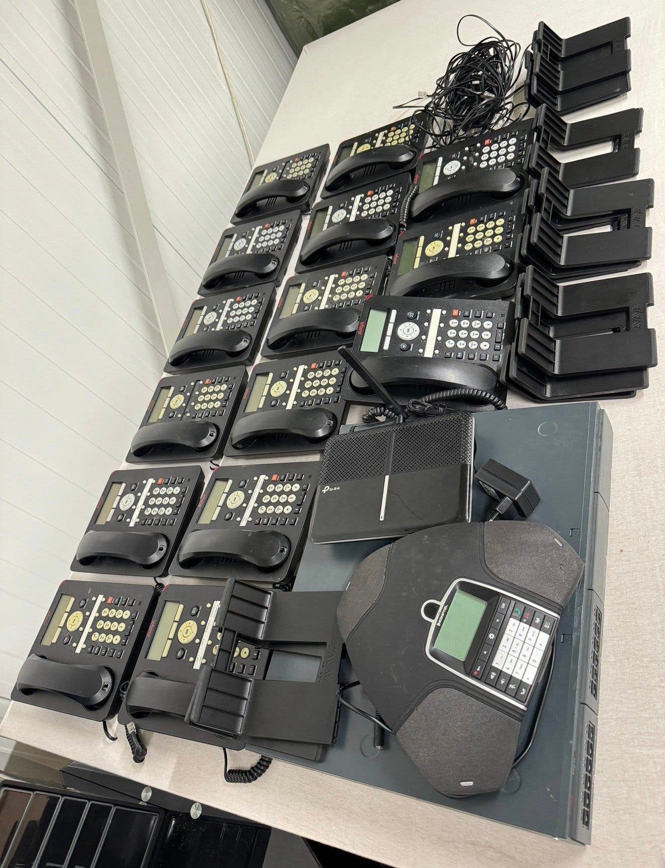 XL Kantoor SET - Avaya ip500 v2 konftel 300Mx 15x telefoon, P, P, P, Ophalen of Verzenden