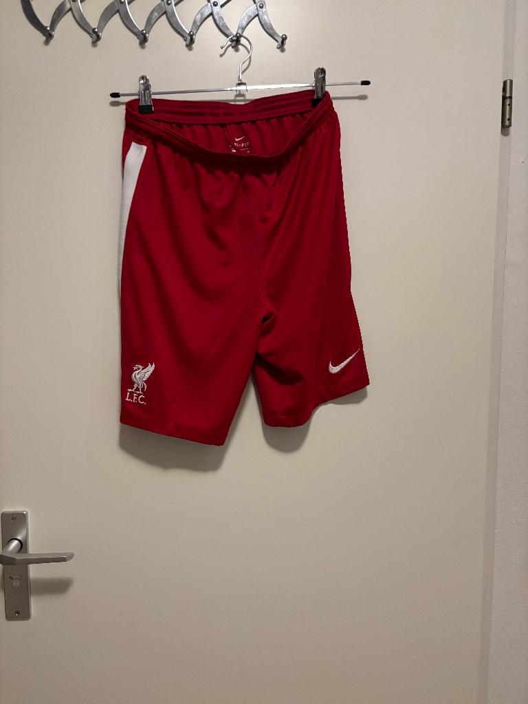 Liverpool FC voetbalbroek Nike rood maat 158 170, Broek, Jongen of Meisje, Ophalen of Verzenden, Zo goed als nieuw