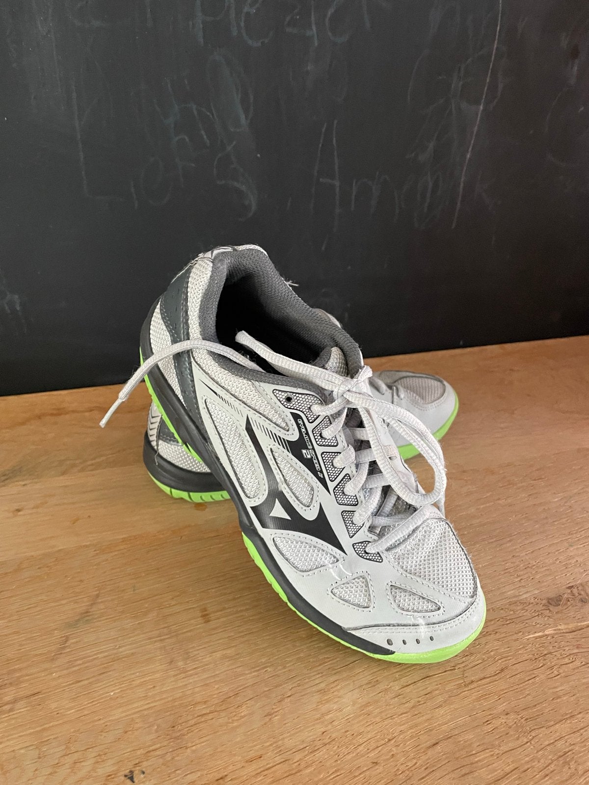 Mizuno zaalschoenen - Maat 34.5, Ophalen of Verzenden, Gebruikt
