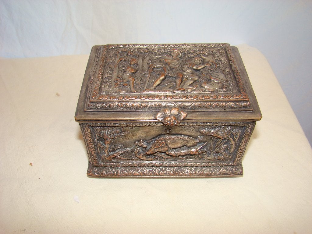 Kistje met Jachtscenes en mythologische figuren 19e eeuw, Antiek en Kunst, Kunst | Beelden en Houtsnijwerken, Ophalen of Verzenden