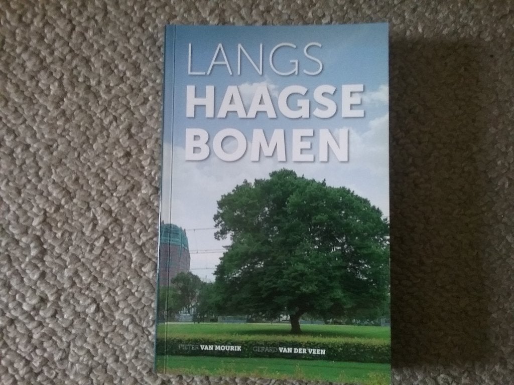 Langs Haagse bomen / P v Mourik (2013; wandelgids Den Haag), Ophalen of Verzenden, Zo goed als nieuw, Bloemen, Planten en Bomen