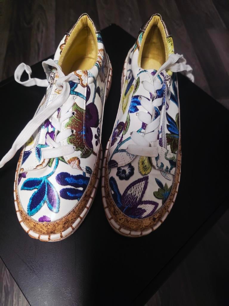 Bloemenprint sneakers met rits - Maat 38, Kleding | Dames, Schoenen, Wit, Ophalen of Verzenden, Sneakers of Gympen, Onbekend
