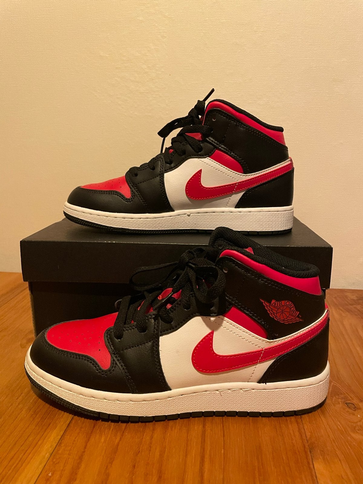 Nike Air Jordan 1 Mid (GS) maat 38 Black/Red/White - Maat 38, Kinderen en Baby's, Ophalen of Verzenden, Zo goed als nieuw, Jongen of Meisje