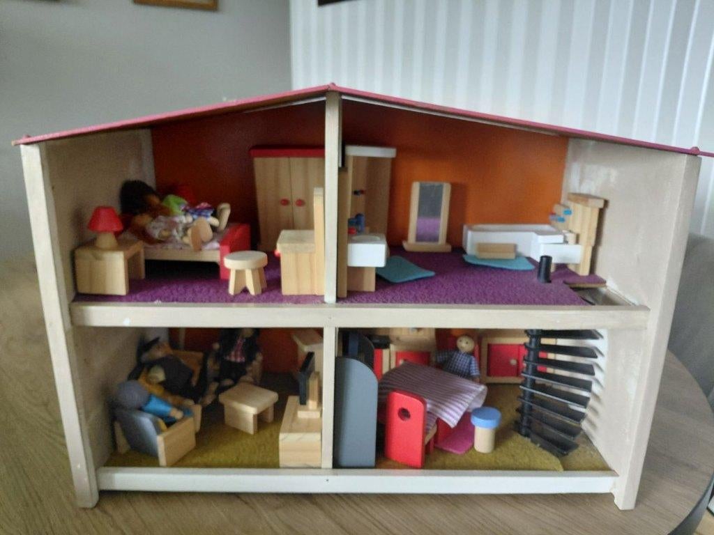 Houten poppenhuis inclusief meubels en poppetjes, Kinderen en Baby's, Speelgoed | Poppenhuizen, Ophalen, Gebruikt, Poppenhuis