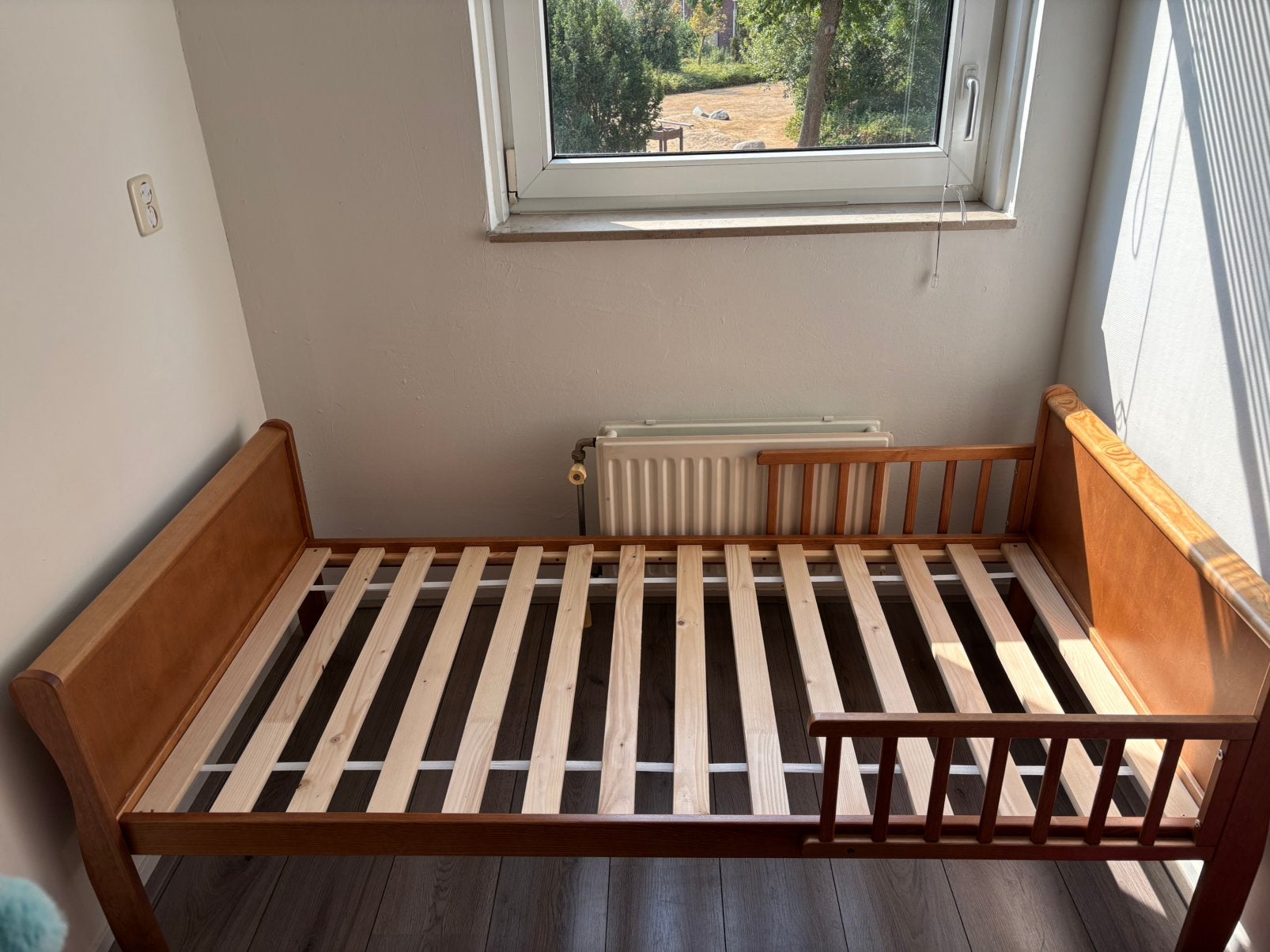 Retro junior bed (Woodies noble kinderbed), Ophalen, 70 tot 85 cm, Zo goed als nieuw, Matras