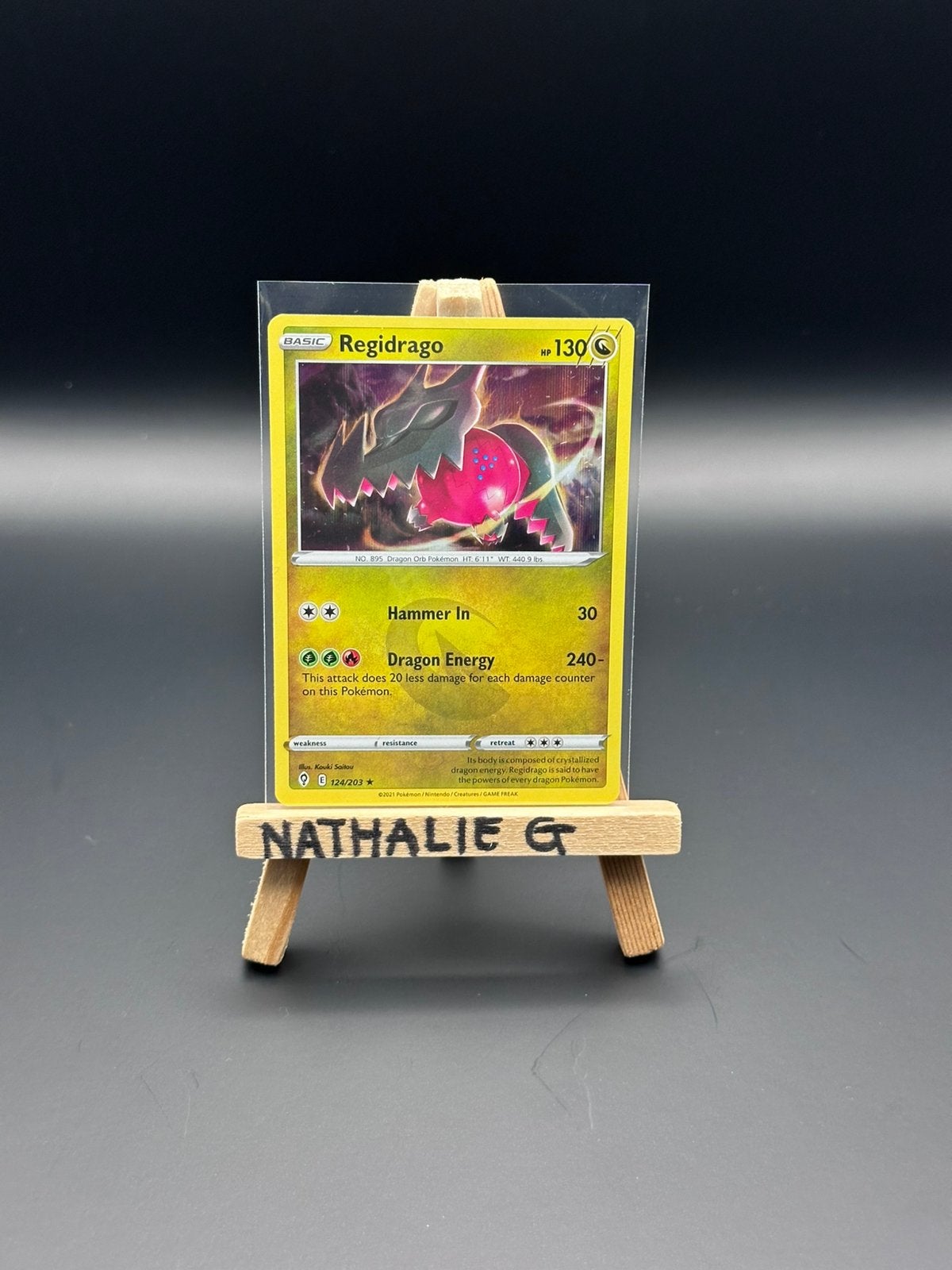 Regidrago holo 124/203 Pokemon Evolving Skies, Ophalen of Verzenden, Nieuw, Losse kaart