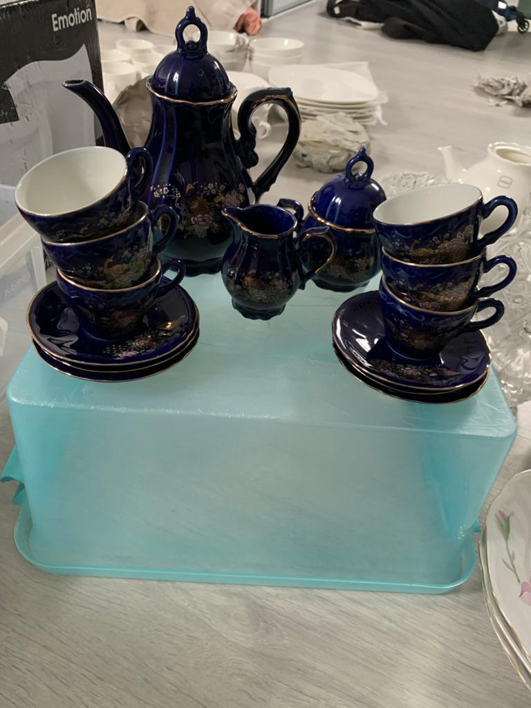 Prachtig kobaltblauw theeservies met gouden details, Antiek en Kunst, Antiek | Servies compleet, Ophalen of Verzenden