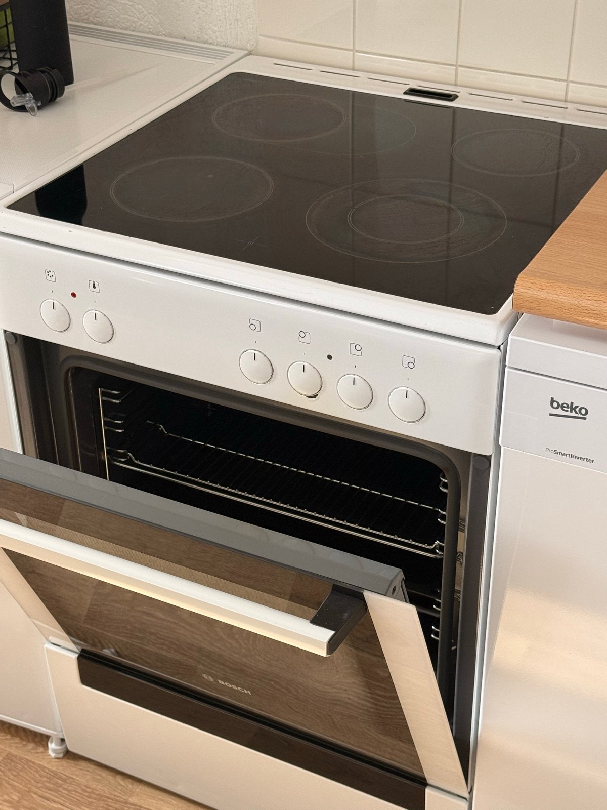Bosch Elektrisch Fornuis met Keramische Kookplaat, Ophalen, Gebruikt, 60 cm of meer, 4 kookzones
