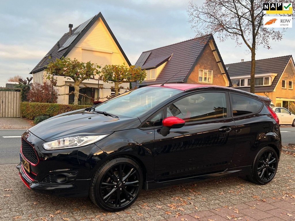 Ford Fiesta Red/Black Edition 99.000 km NAP - APK T/M 01-202, Voorwielaandrijving, Euro 5, Stof, Automatische klimaatregeling