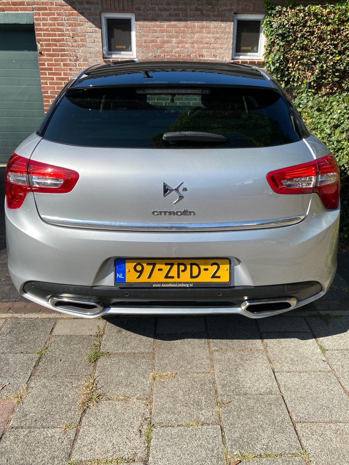 Citroën DS5 1.6 so chic NIEUWE DISTRIBUTIE KETTING EN TURBO, Auto's, 745 kg, Zwart, Verwarmde buitenspiegels, 75 €/maand