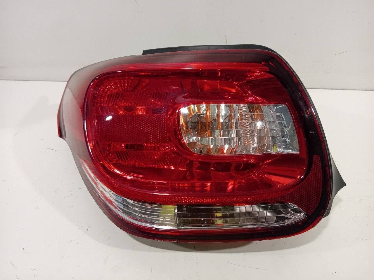 Achterlicht links buiten Citroën DS3, Auto-onderdelen, Verlichting, Onderdelen@venauto.nl, Van der Ven Autorecycling B.V., Gebruikt