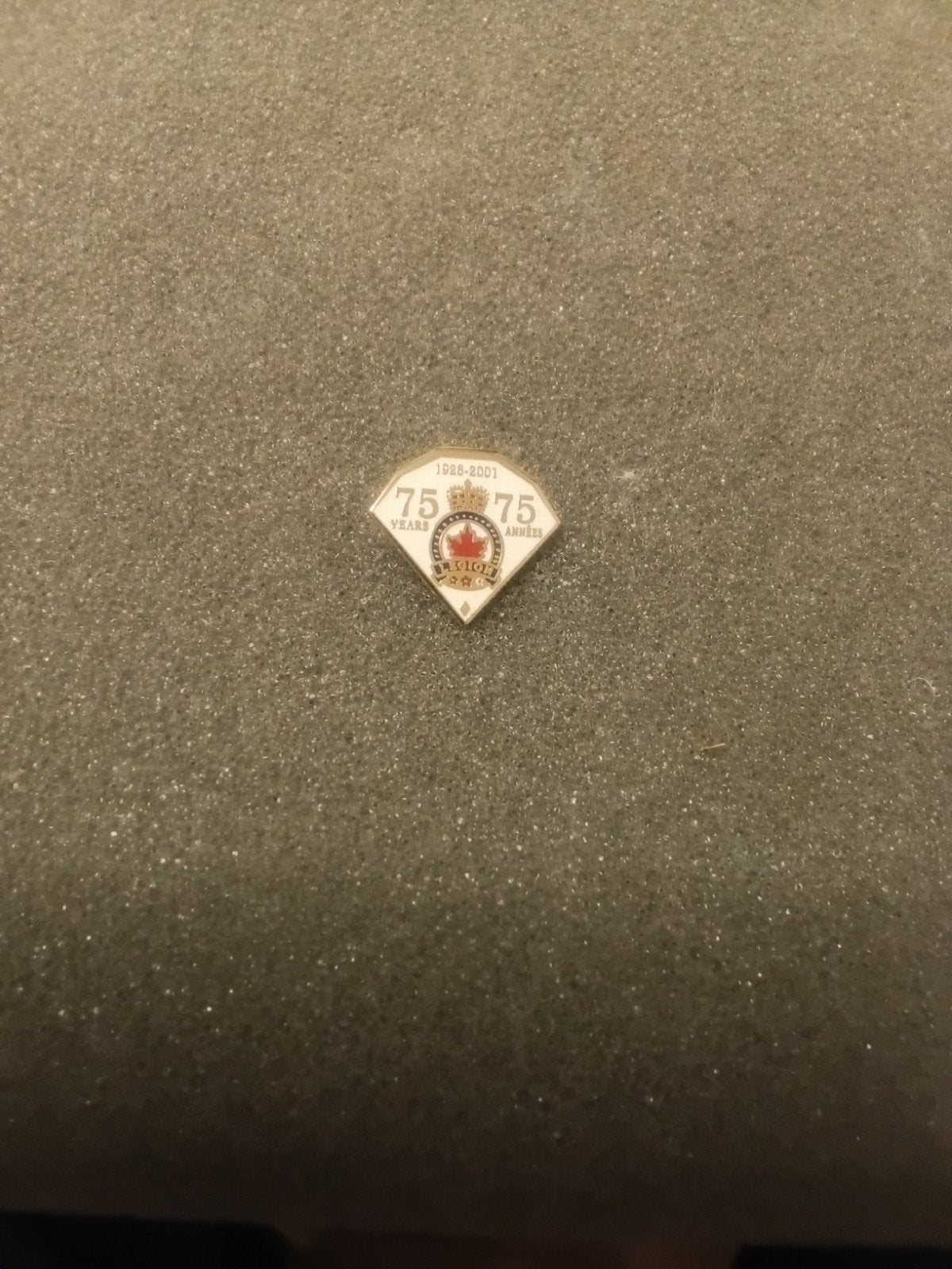 Jubileum speldje van het "" Legion ""1928-2001, Verzamelen, Speldjes, Pins en Buttons, Ophalen of Verzenden, Zo goed als nieuw