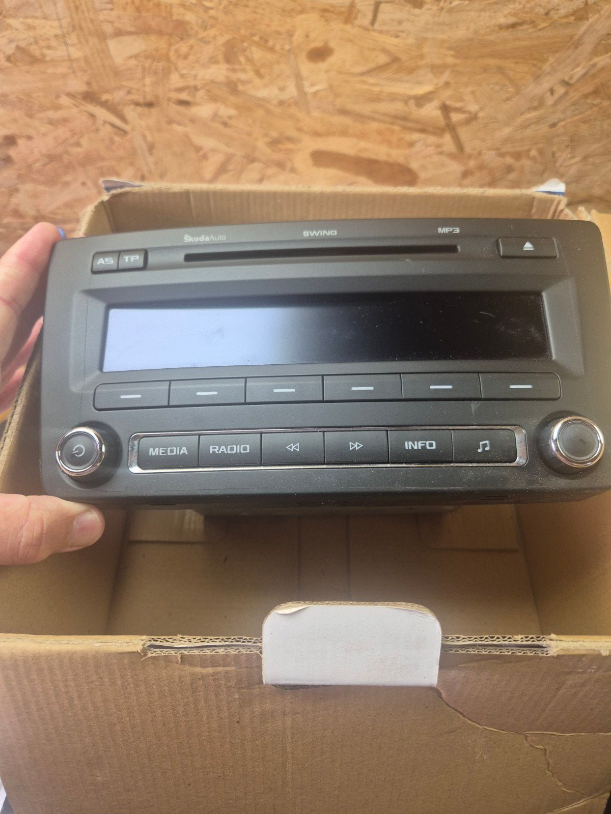 Skoda Swing Inbouw Autoradio CD Speler, Auto diversen, Ophalen of Verzenden, Gebruikt
