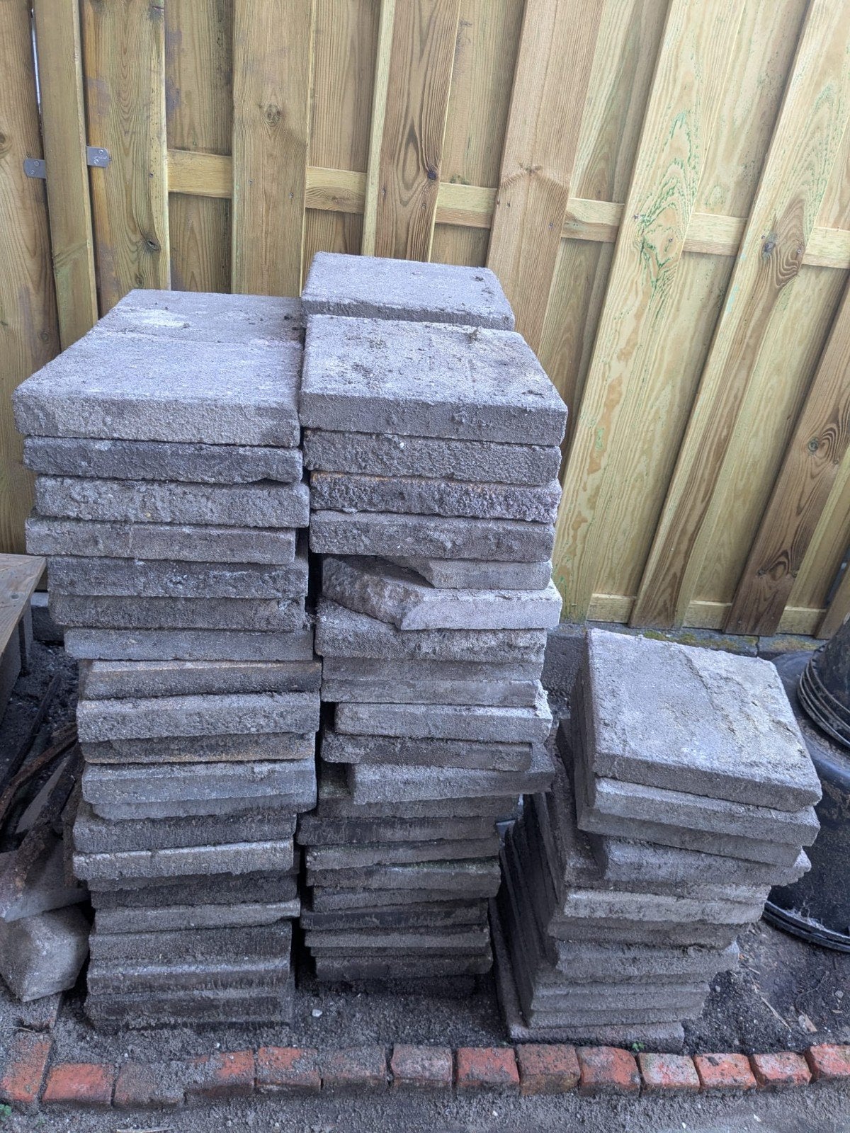 Gratis. Gebruikte terrastegels van beton 30x30, Tuin en Terras, Tegels en Klinkers, Ophalen, Gebruikt, Beton, Terrastegels