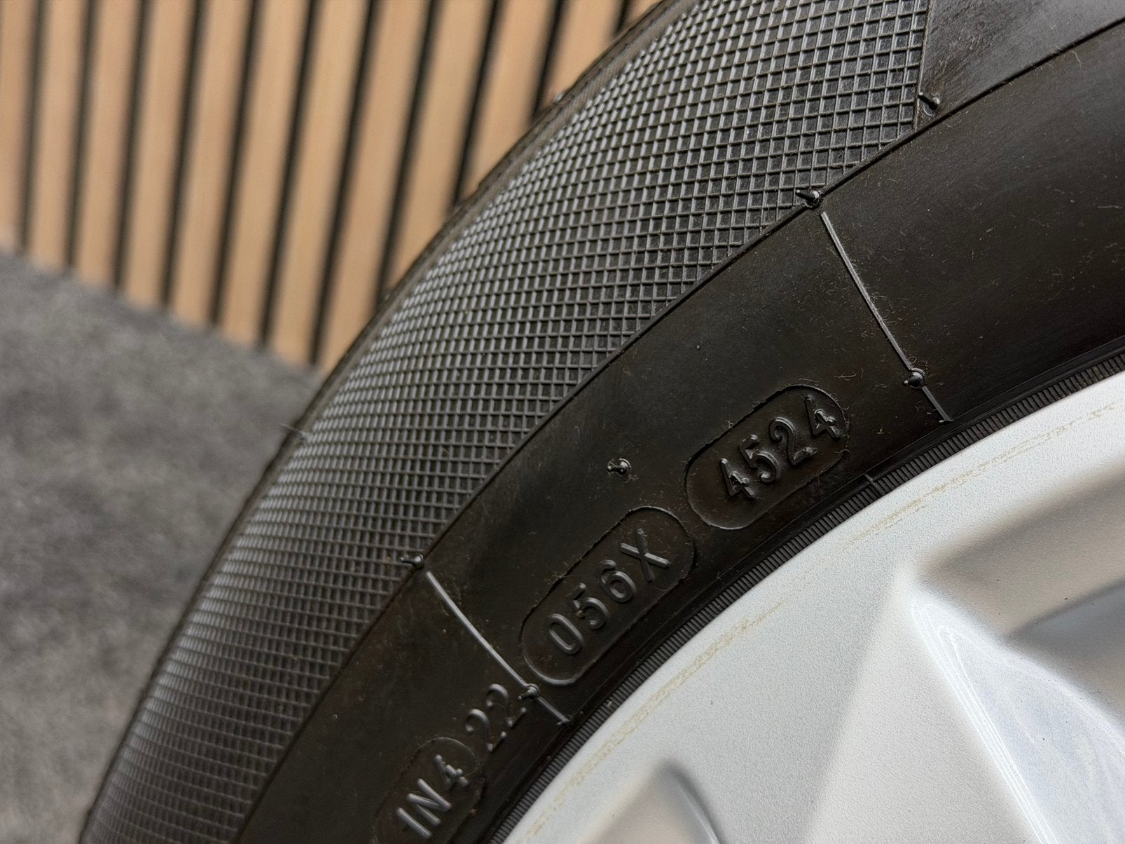 Originele 17 inch Audi Q3 83A 5x112 ET40 215/65/17 ZOMER!, Auto-onderdelen, Ophalen, 215 mm, ., Banden en Velgen