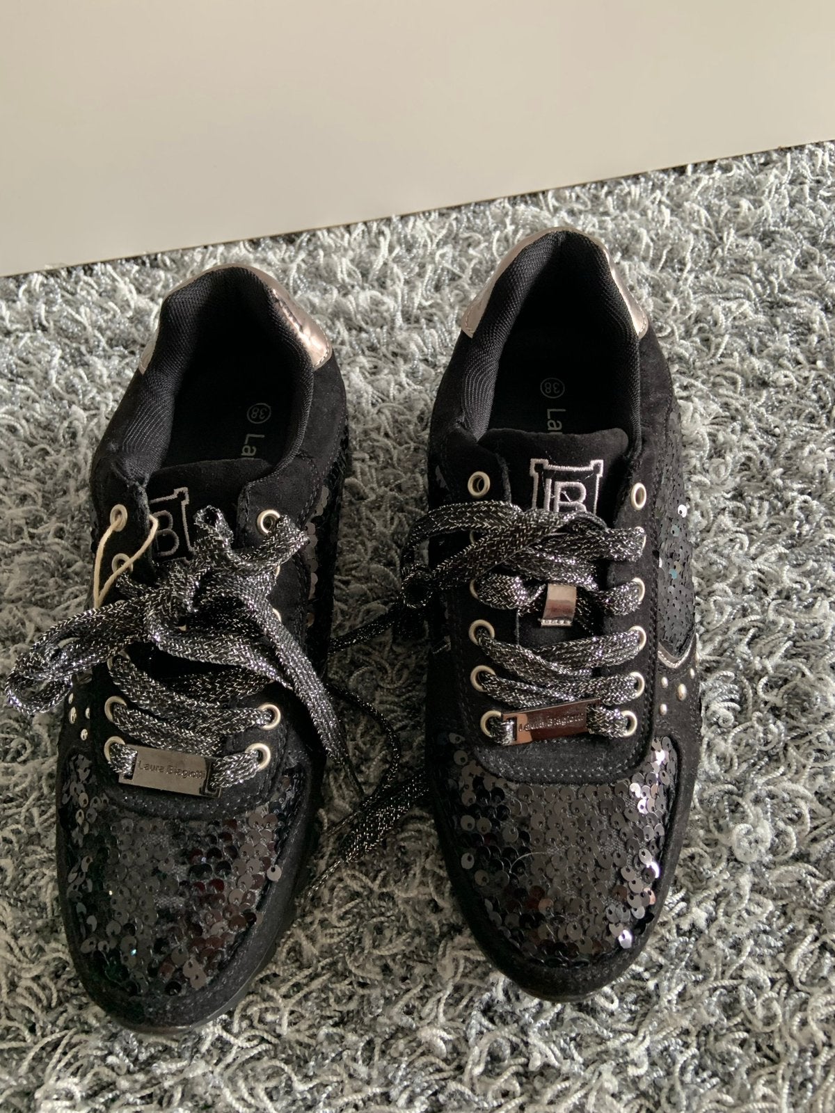 Laura biagiotti gympen met pailletten. Maat 38., Zwart, Ophalen of Verzenden, Sneakers of Gympen, Zo goed als nieuw