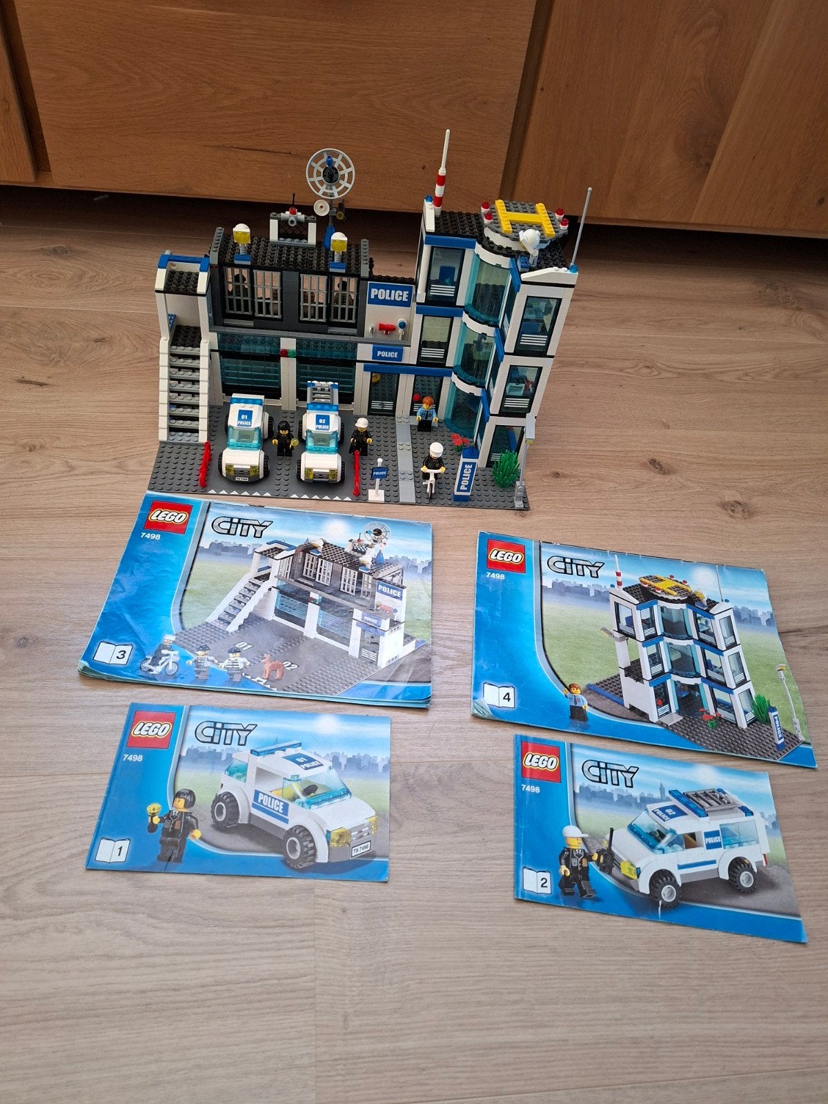 LEGO City Politiebureau 7498 - met instructies, Ophalen of Verzenden