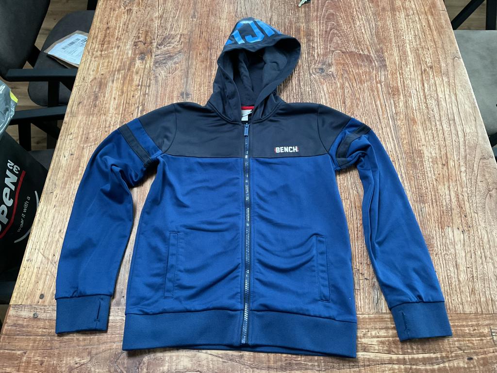 Bench vest.  152, Ophalen of Verzenden, Zo goed als nieuw, Jongen, Trui of Vest