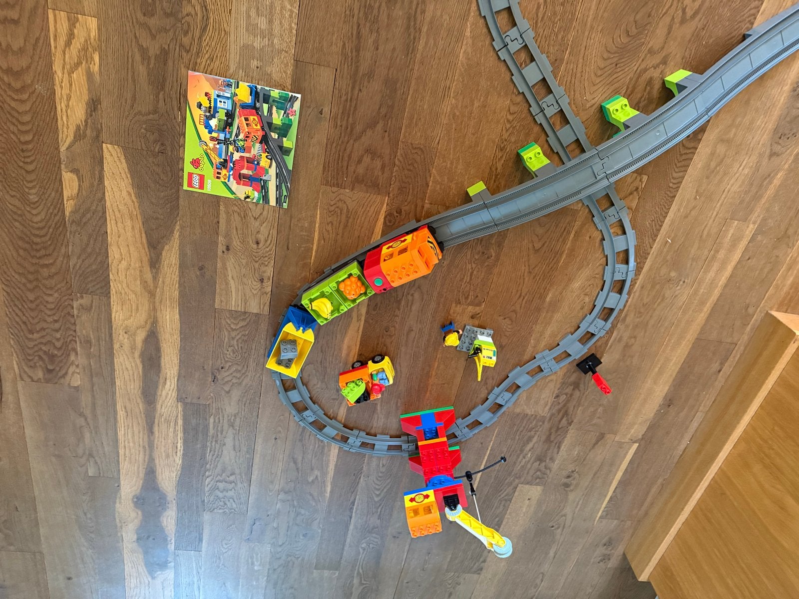 Foto 5 van Duplo 10508 Elektrische Trein met Extra Rails