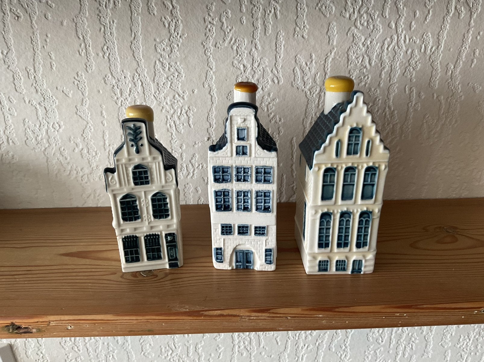 Drie KLM huisjes, Verzamelen, KLM Huisjes, Ophalen of Verzenden, Zo goed als nieuw, Gevuld