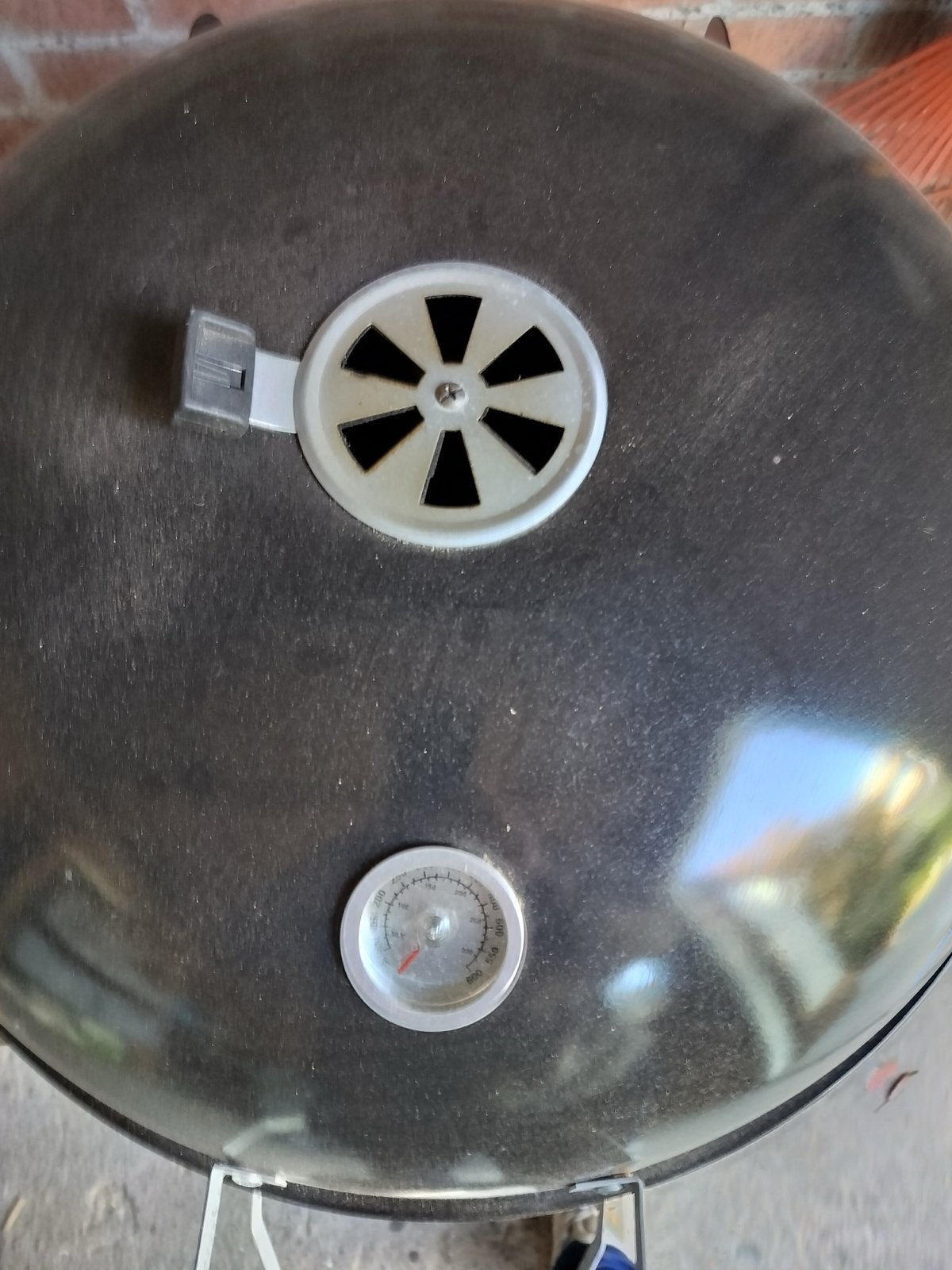 Gebruikte Barbecue met thermometer en zijrek, Ophalen, Zo goed als nieuw