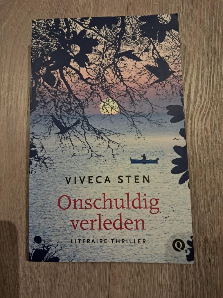 Viveca Sten - Onschuldig verleden, Boeken, Thrillers, Zo goed als nieuw, Scandinavië, Ophalen of Verzenden