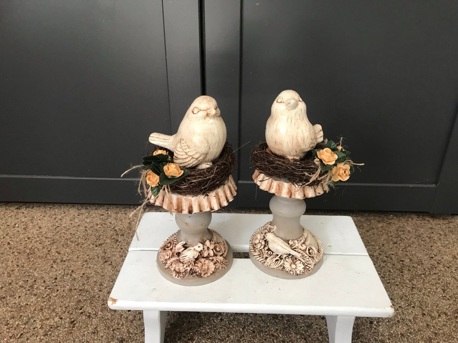 Decoratieve vogels op sokkel - set van 2, Brocante, Beige, Ophalen of Verzenden, Zo goed als nieuw