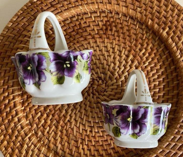 Samen: 2 Decoratieve porceleinen mini-mandjes, viooltjes, Ophalen of Verzenden