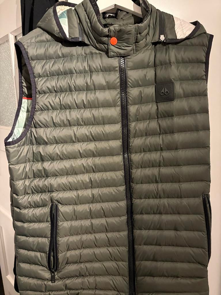 Moose Knuckles Bodywarmer - Stijlvol en Warm, Ophalen, Zo goed als nieuw, Maat 56/58 (XL), Groen