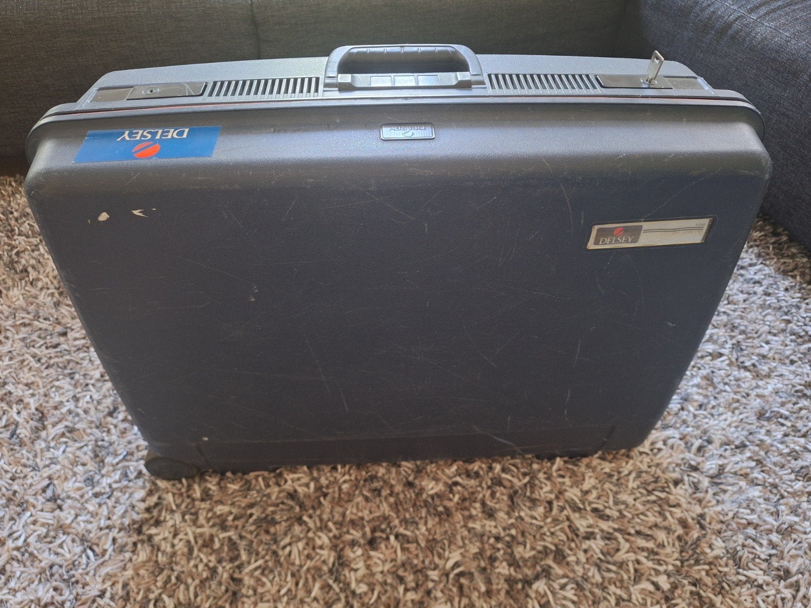 Delsey reiskoffer met Wieltjes - Gebruikt, Gebruikt, Hard kunststof, 45 tot 55 cm, Ophalen of Verzenden