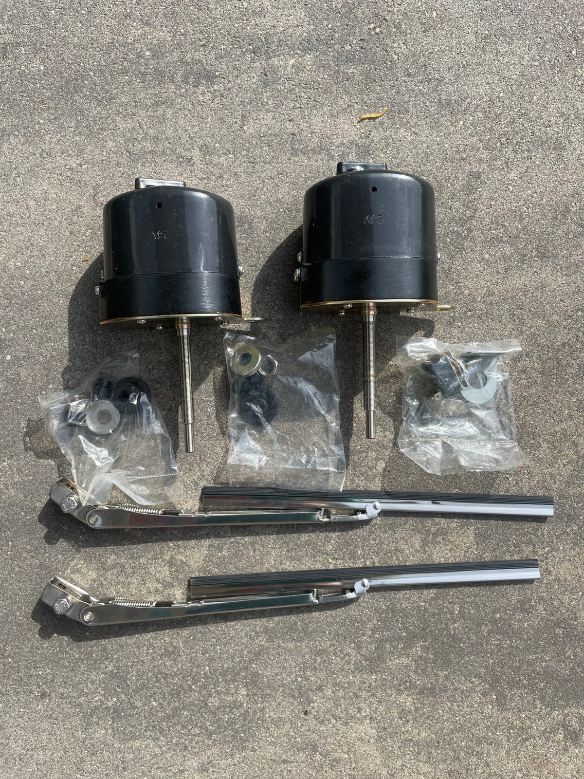 24 volt ruitenwisser motors compleet met chrome wissers, Ophalen