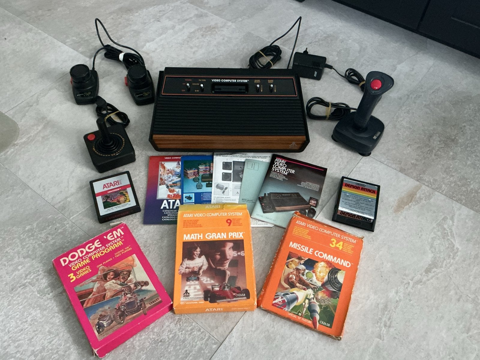 Atari 2600 Woody met veel spellen en accessoires, Ophalen of Verzenden, Gebruikt, Met games, Met 3 controllers of meer
