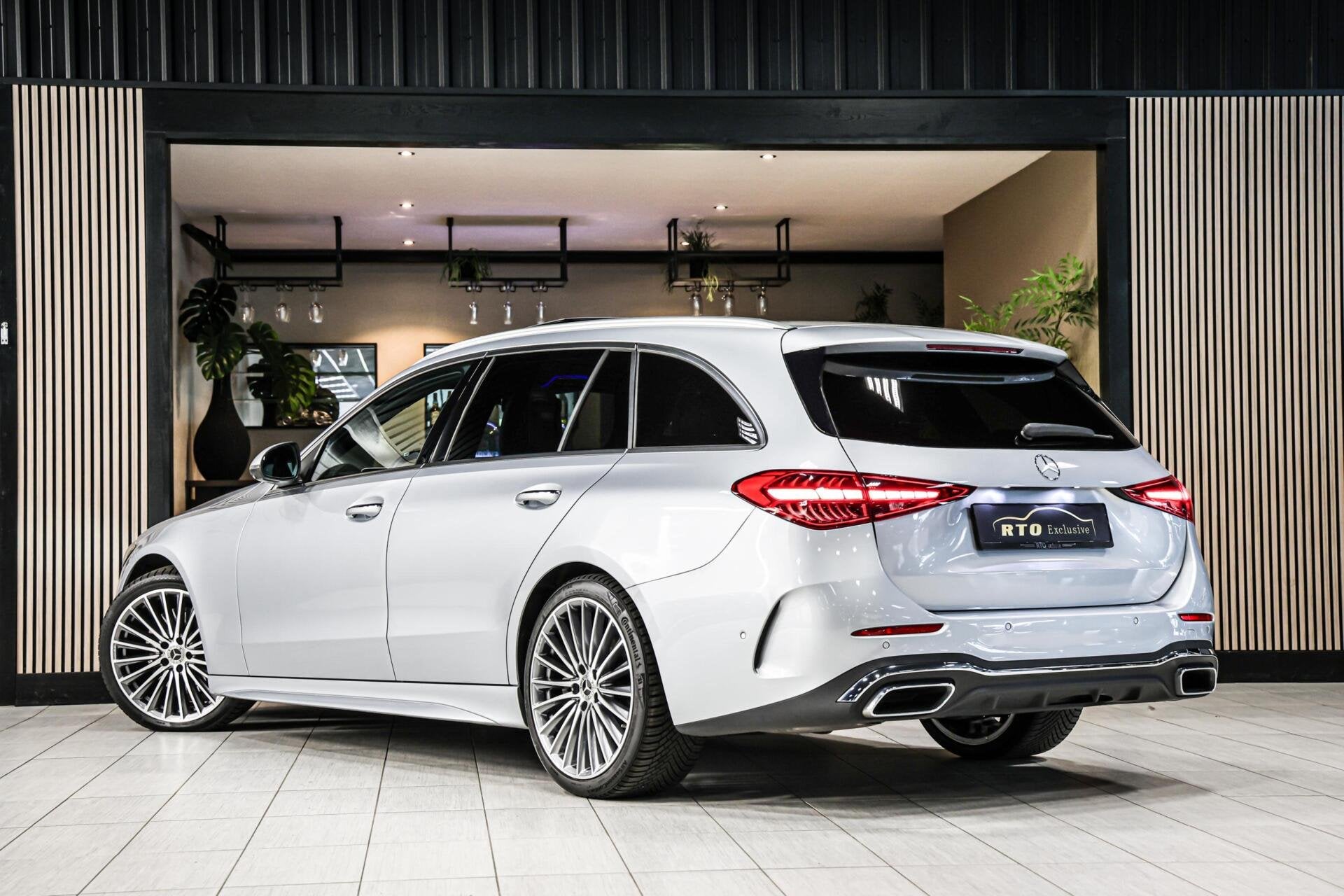 Mercedes C-klasse Estate 200 AMG|Pano|Trekh|Memory|Laser|HUD, Automaat, 4 cilinders, Met garantie (alle), Automatische klimaatregeling