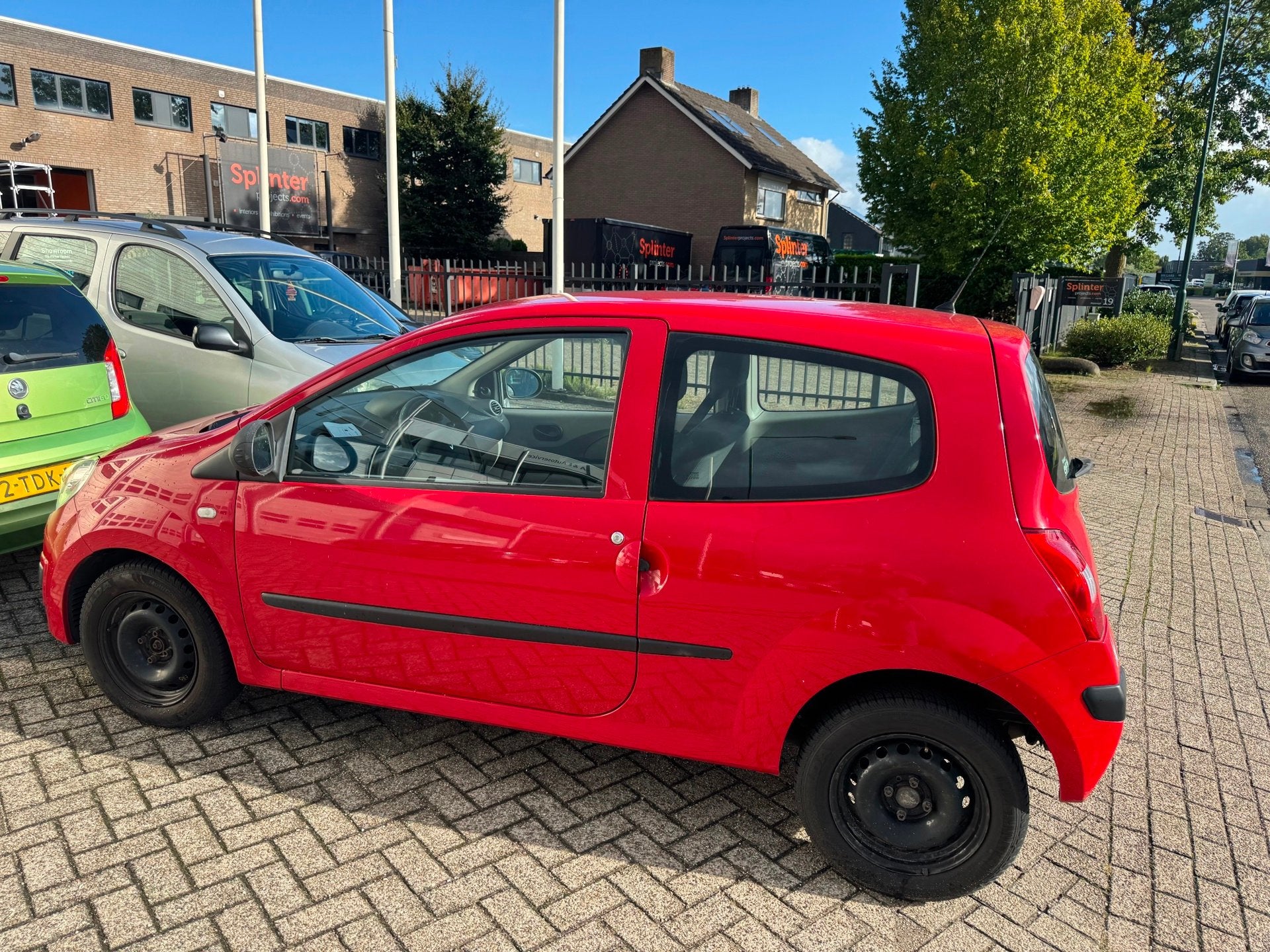 Renault Twingo 1.2 Authentique NIEUWE APK, Voorwielaandrijving, Twingo, Gebruikt, 31 €/maand
