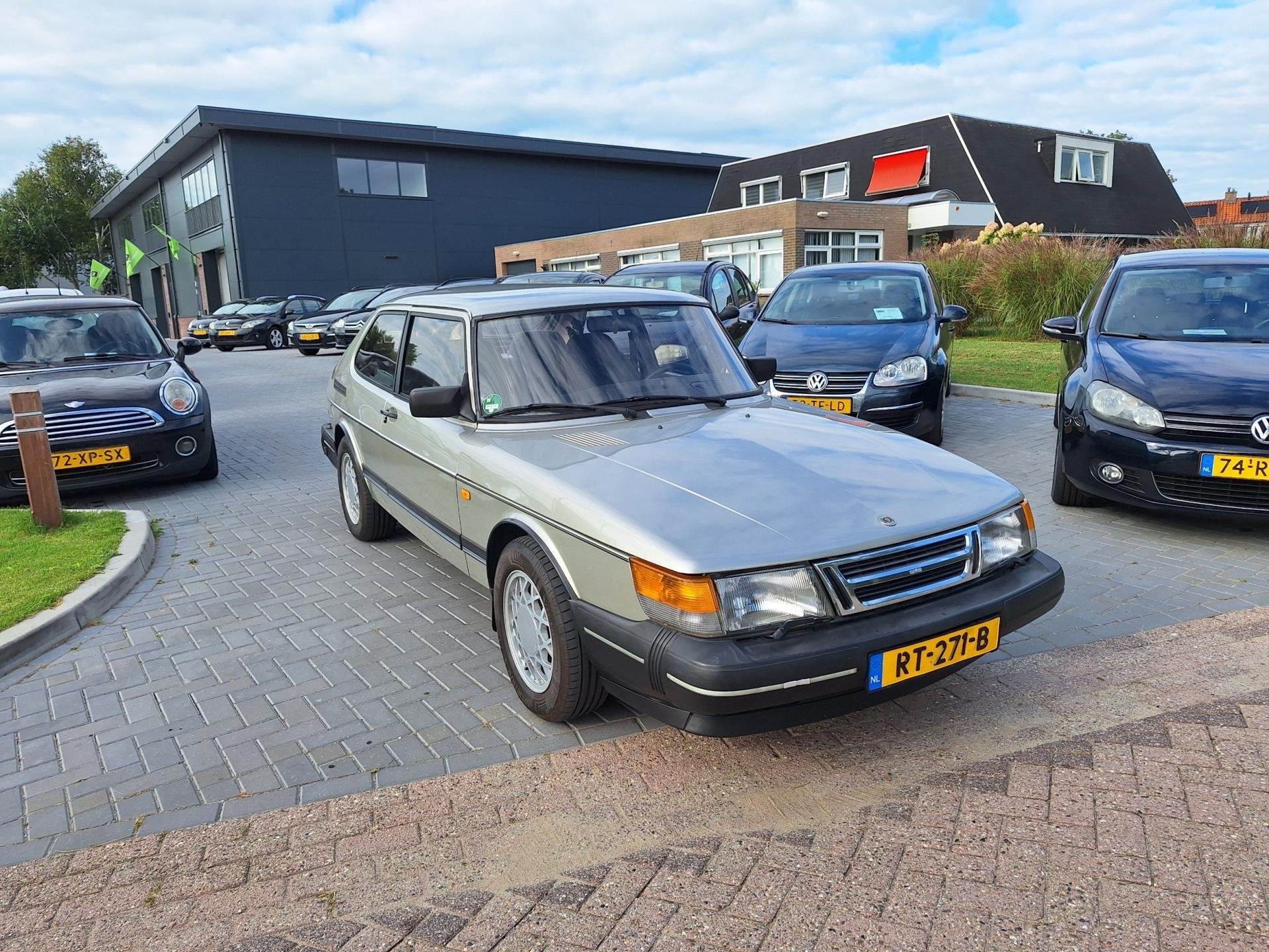 Saab 900