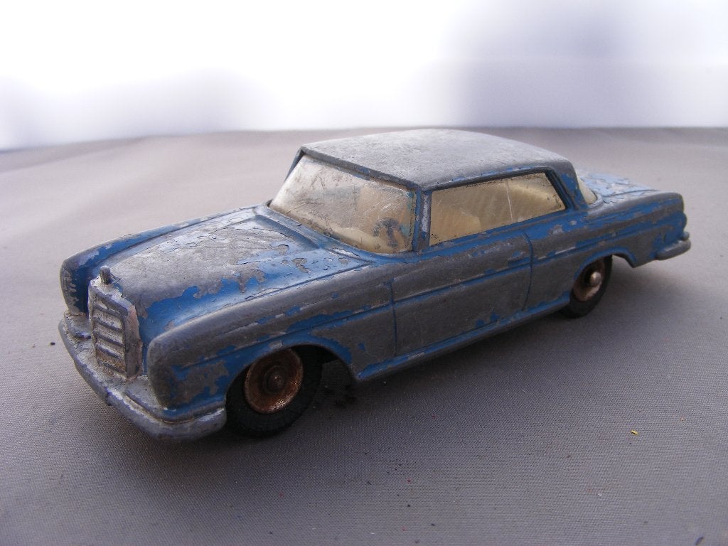 Mercedes Benz 300 SE Dinky toys 532, Hobby en Vrije tijd, Modelauto's | 1:43, Ophalen of Verzenden, Gebruikt, Auto, Dinky Toys