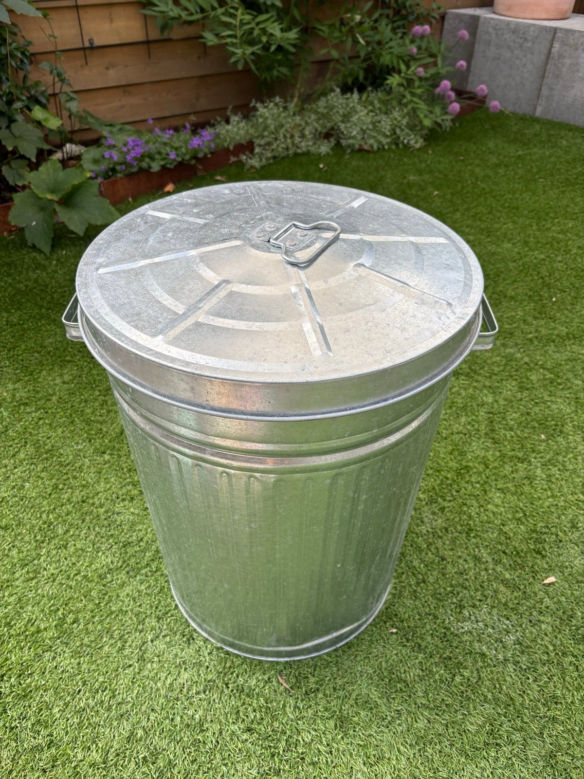 Zinken emmer met deksel, Ophalen, Gebruikt, Zink, Met deksel
