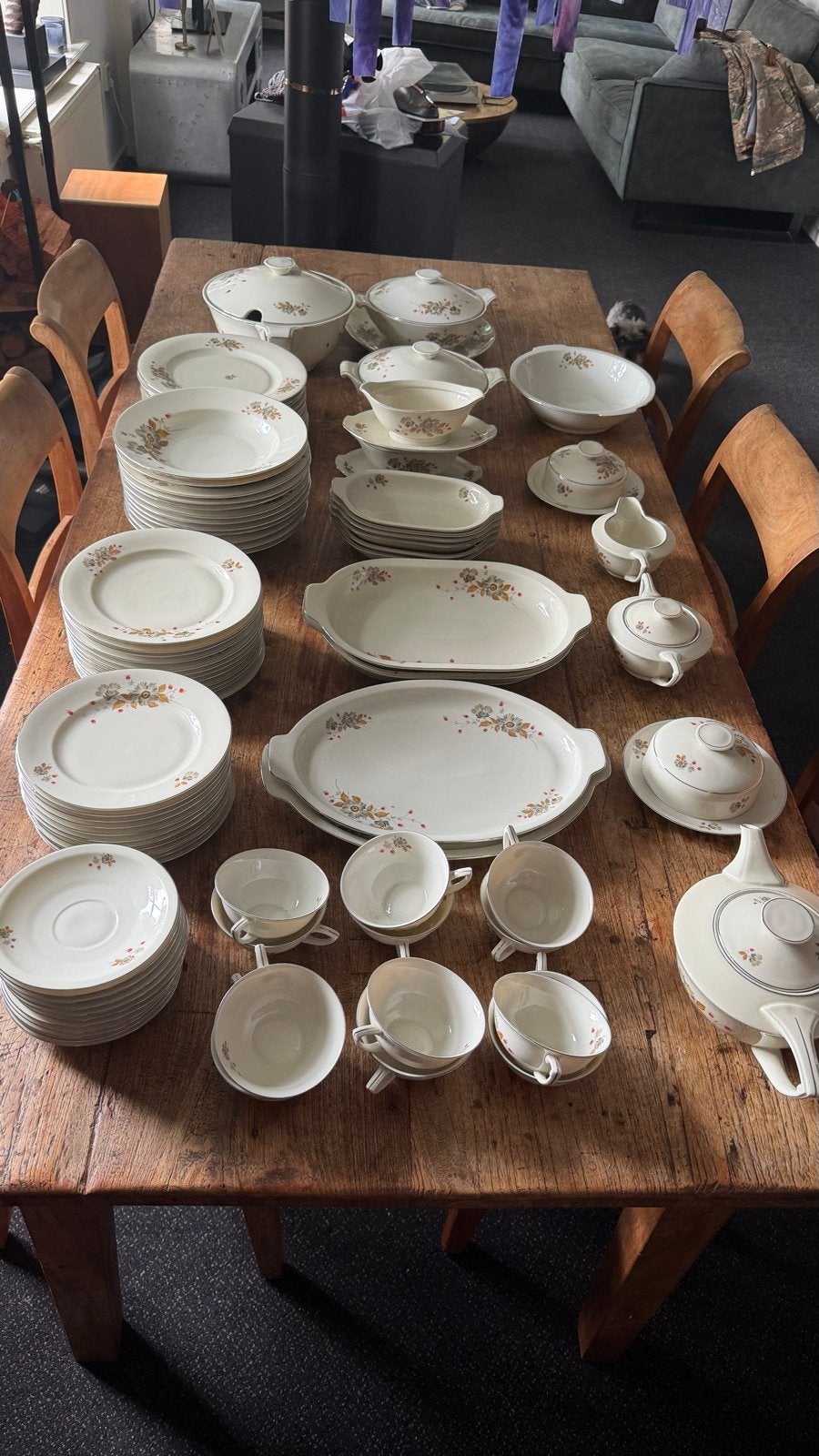 Uitgebreid servies met bloemmotief M C P  - 12 persoons, Gebruikt, Keramiek, Ophalen of Verzenden, Overige stijlen