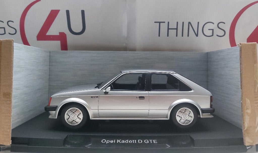 MCG 1:18 Opel Kadett D GTE zilver/matt zwart nieuw in doos, Ophalen of Verzenden, Nieuw, Auto, Overige merken
