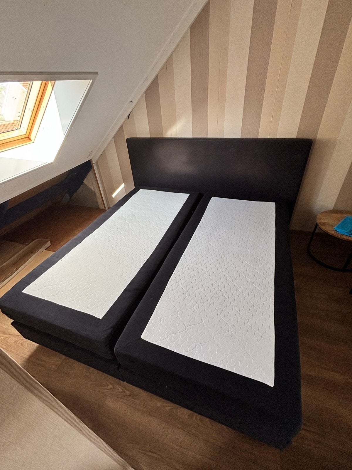 Tweepersoons boxspring met hoofdbord en poten, Ophalen, Gebruikt, Zwart, Tweepersoons