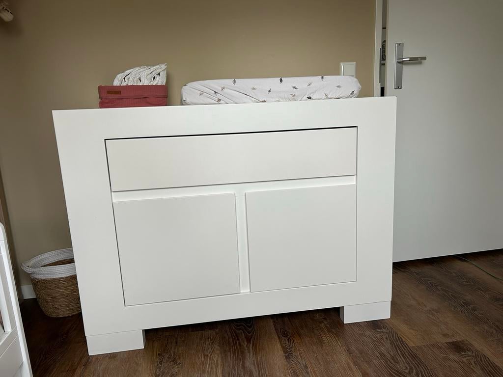 Baby ledikant met commode - Wit, Kinderen en Baby's, Kinderkamer | Commodes en Kasten, Ophalen, 50 tot 70 cm, 90 tot 105 cm, 100 cm of meer