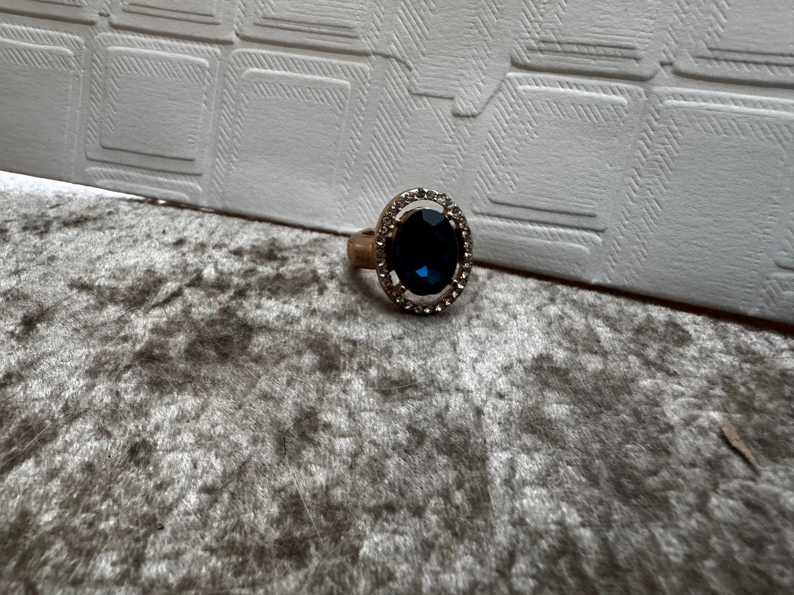 Elegante Ring met Blauwe Steen en Strass, Sieraden, Tassen en Uiterlijk, Ringen, Overige materialen, Gebruikt, Blauw, Ophalen of Verzenden