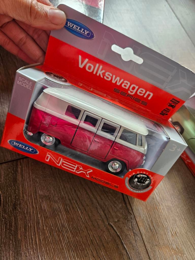 Volkswagen busje en Mercedes-Benz auto, Ophalen of Verzenden, Bburago