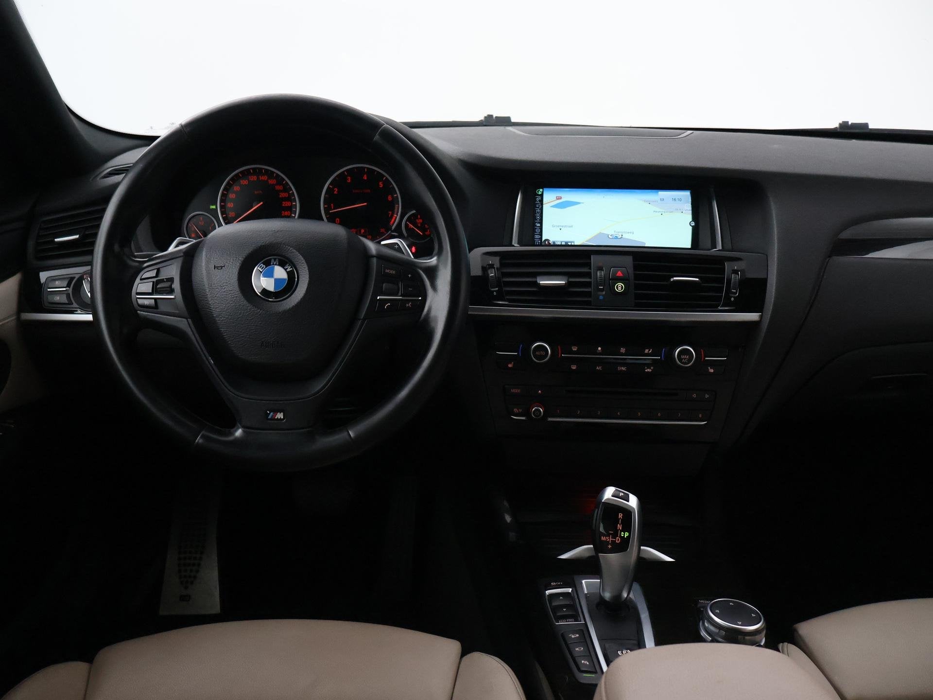 BMW X4 xDrive20i M-SPORT + SCHUIFDAK | TREKHAAK | HEAD-UP |, Auto's, Automaat, Gebruikt, Euro 6, 4 cilinders